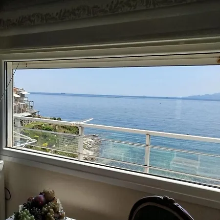 Roof Garden By The Sea דירה