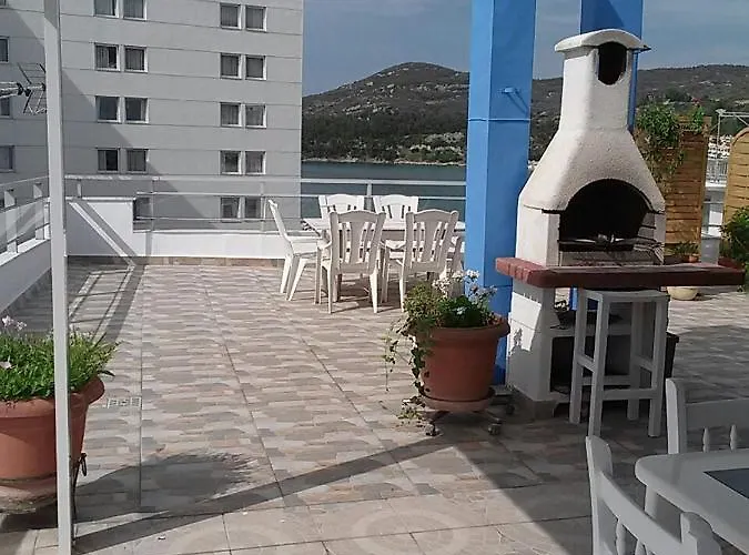 Roof Garden By The Sea *